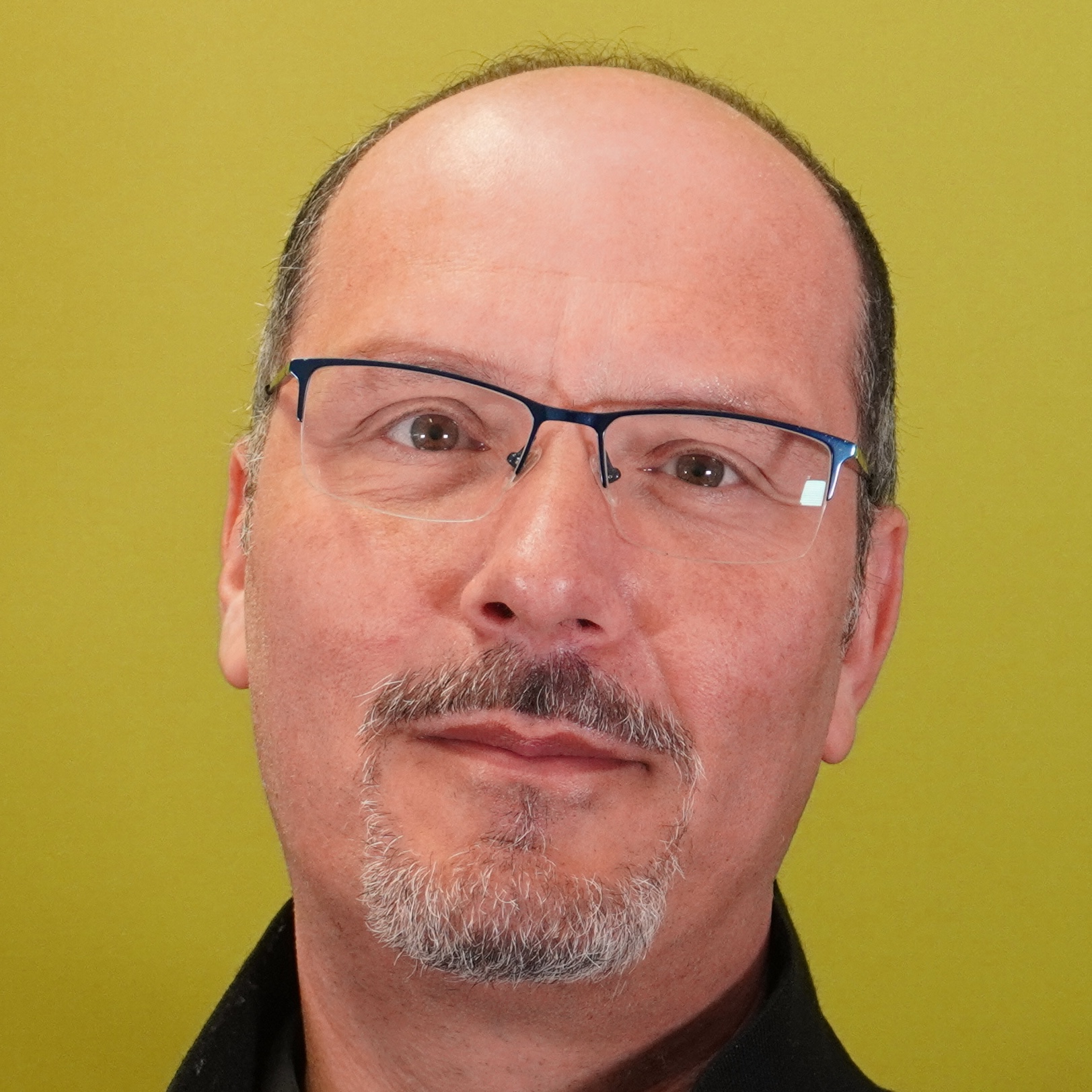 &Ouml;zg&uuml;r Kesim